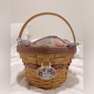 Longaberger morning glory basket with plastic liner 2000 in excellent condition